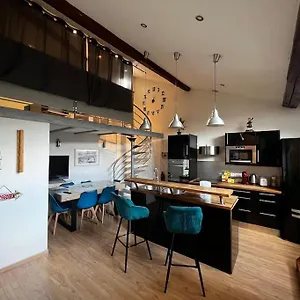 Appartement Pepite Rare 8 Personnes Au Coeur Battant Du Vieux, Lyon